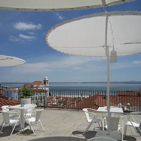 Appartamento Charming Pied-à-terre In Rossio Lisbona