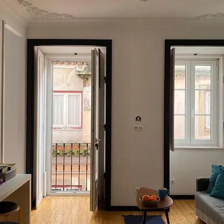 Charming Pied-a-terre In Rossio Apartment