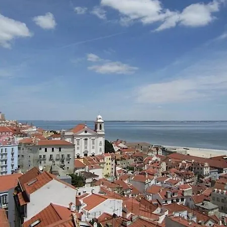 Апартаменты Charming Pied-a-terre In Rossio